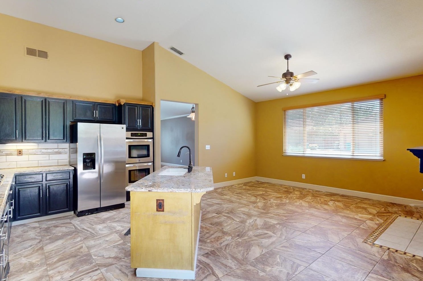 595 Millfront Ave, Yuba City CA 95991-8301 exterior