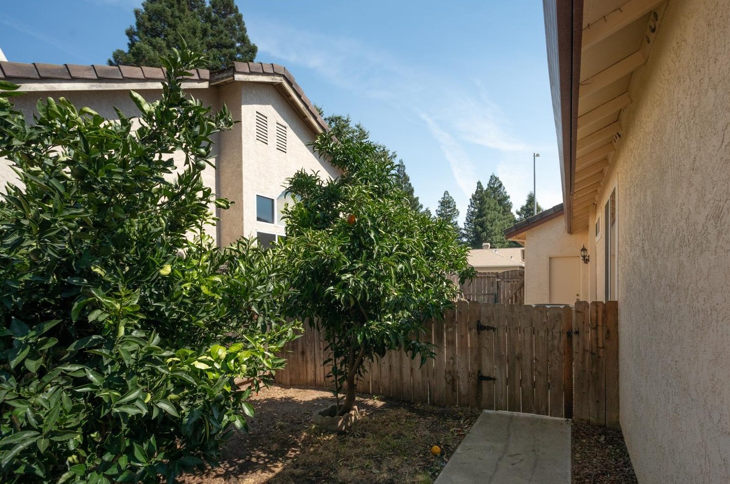 595 Millfront Ave, Yuba City CA 95991-8301 exterior