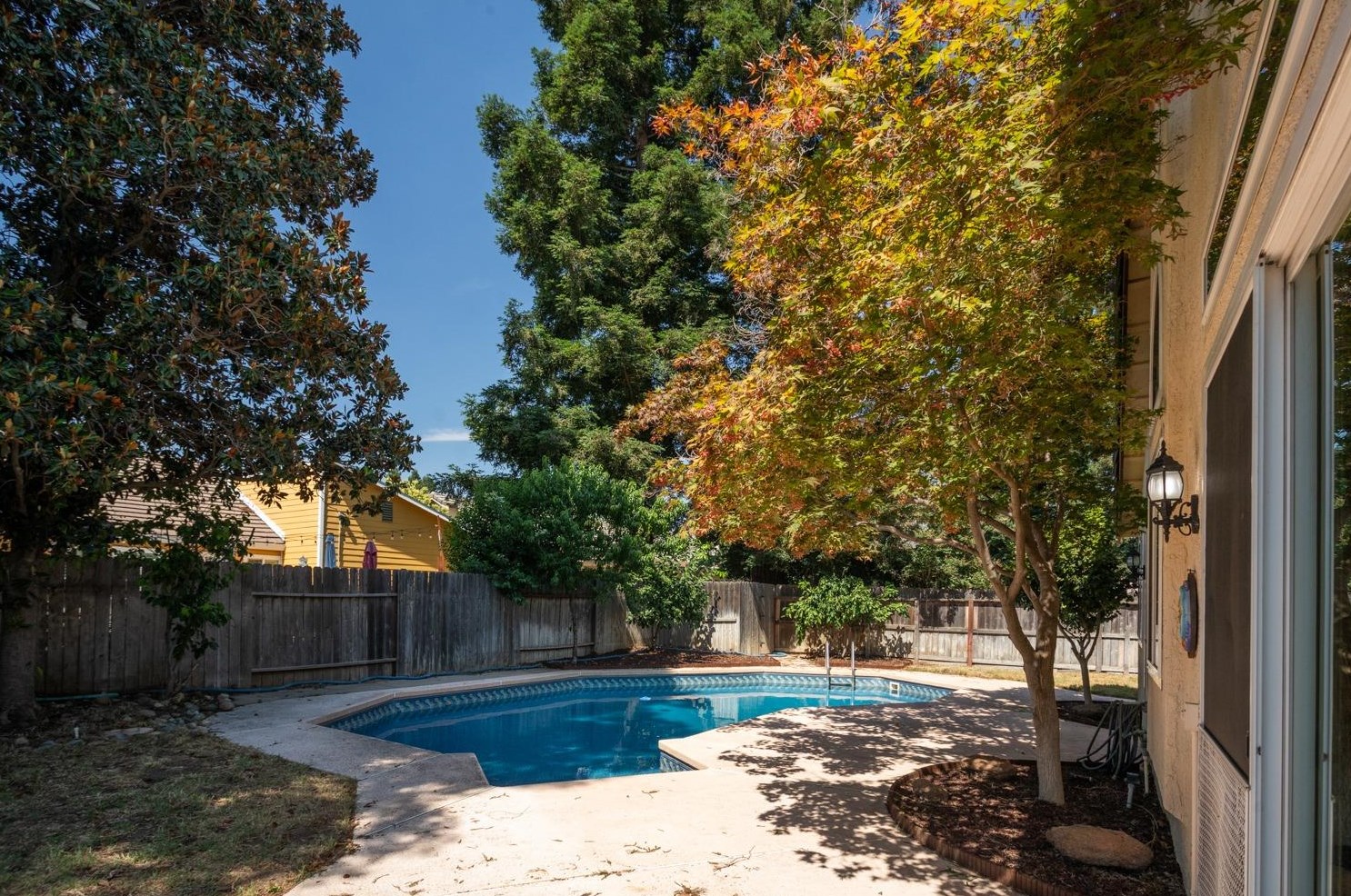 595 Millfront Ave, Yuba City CA 95991-8301 exterior