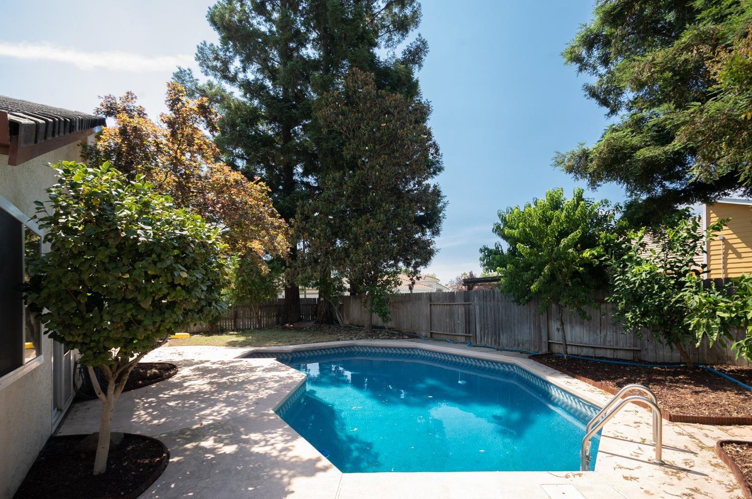 595 Millfront Ave, Yuba City CA 95991-8301 exterior