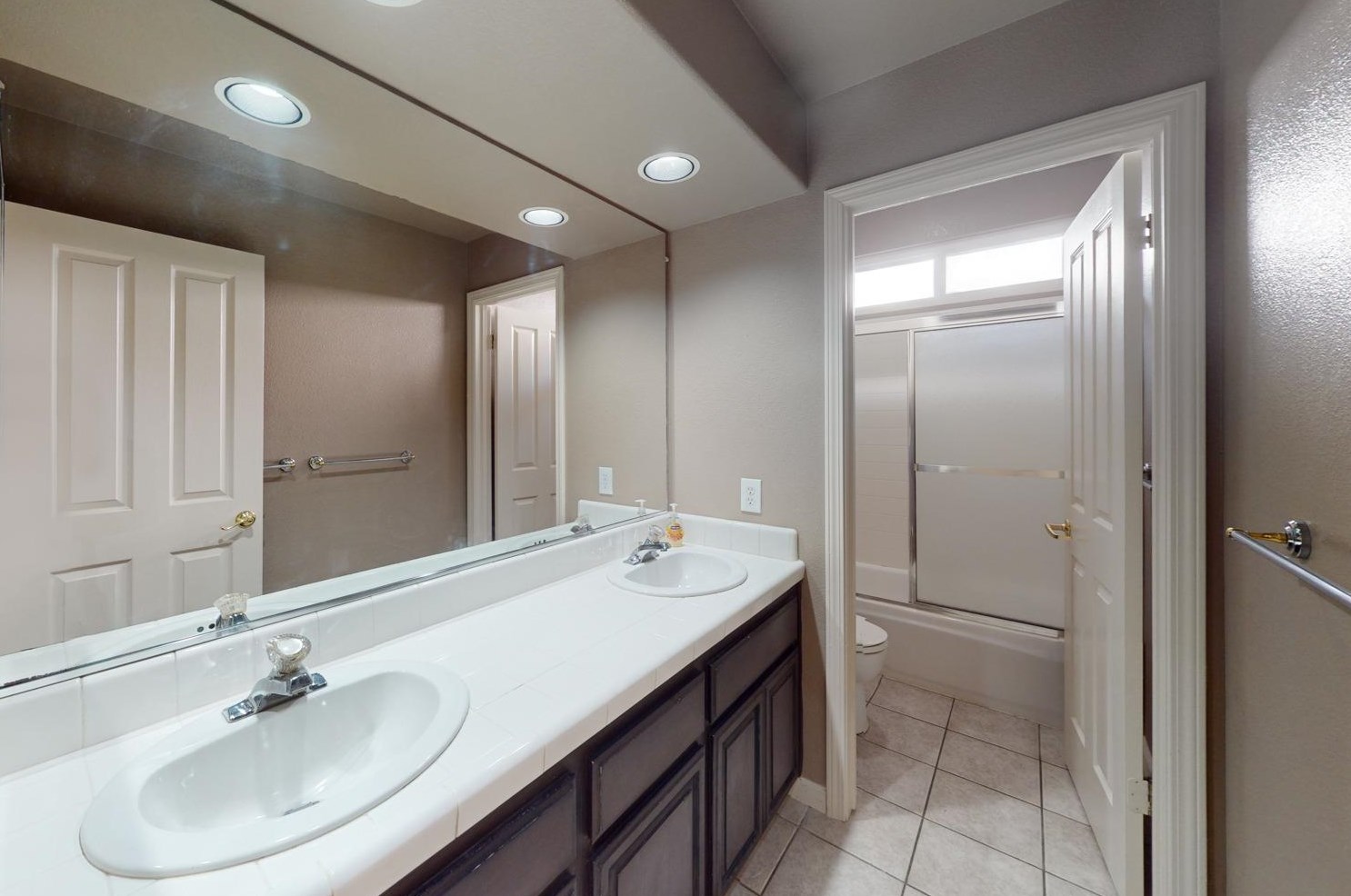 595 Millfront Ave, Yuba City CA 95991-8301 exterior