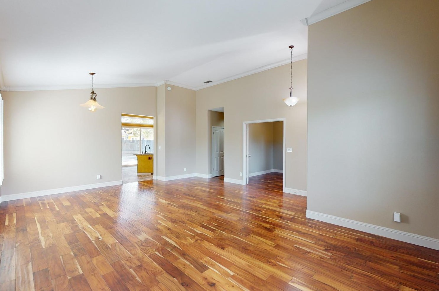 595 Millfront Ave, Yuba City CA 95991-8301 exterior