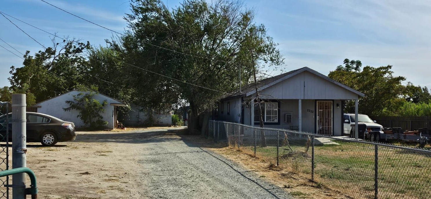 2256 Yosemite Ave, Manteca, CA 95336-8527