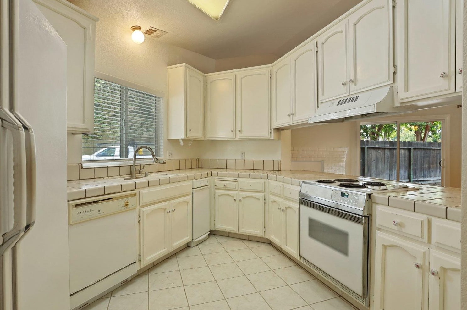 250 Gilbert Dr, Ripon, CA 95366