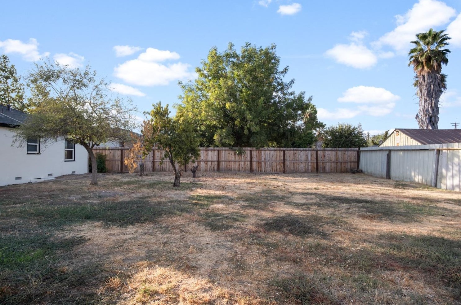 821 Minaret Ave, Turlock CA 95380-5519 exterior