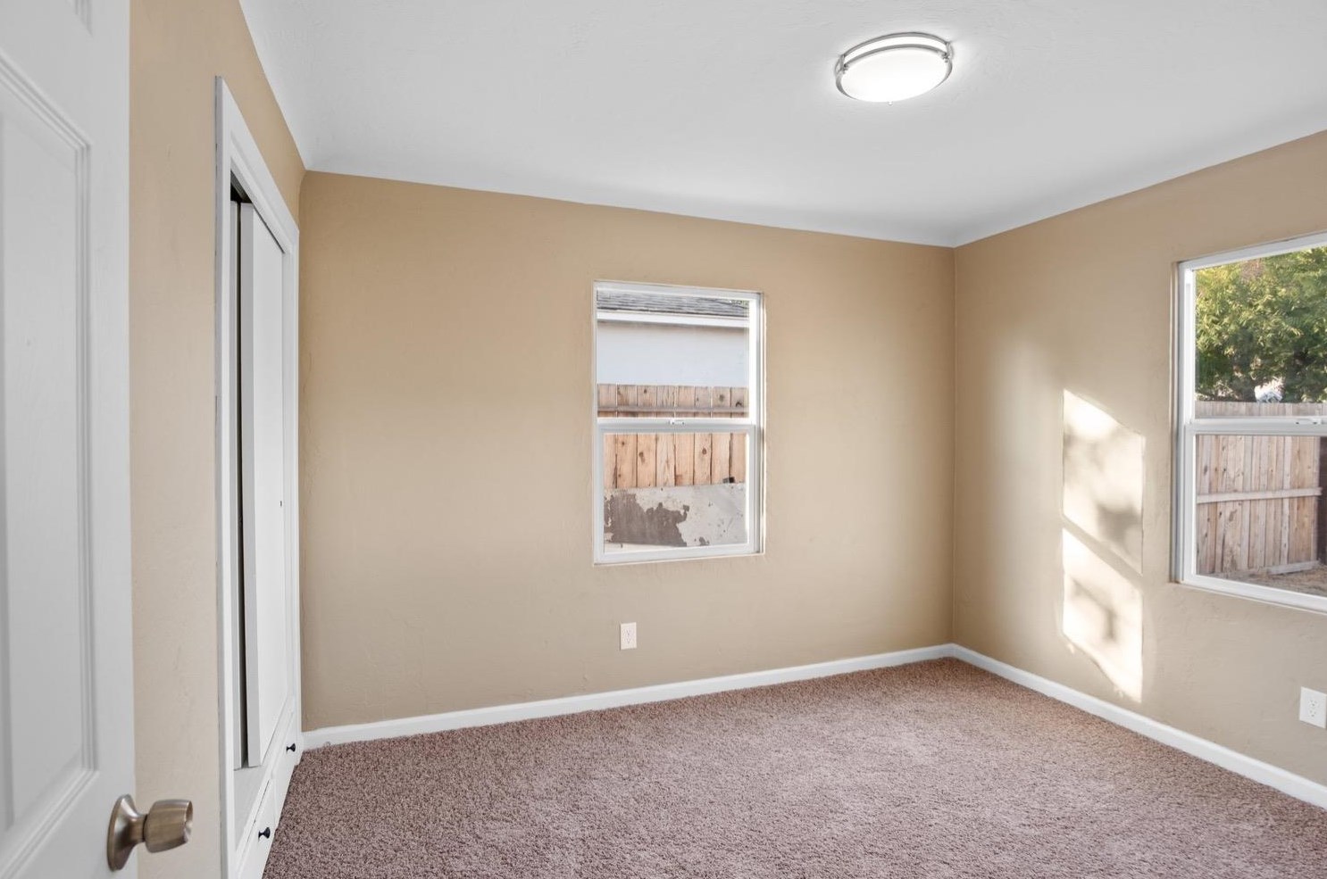 821 Minaret Ave, Turlock CA 95380-5519 exterior