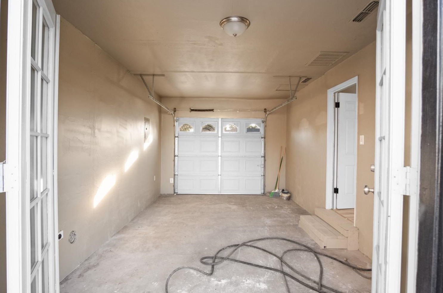 821 Minaret Ave, Turlock CA 95380-5519 exterior