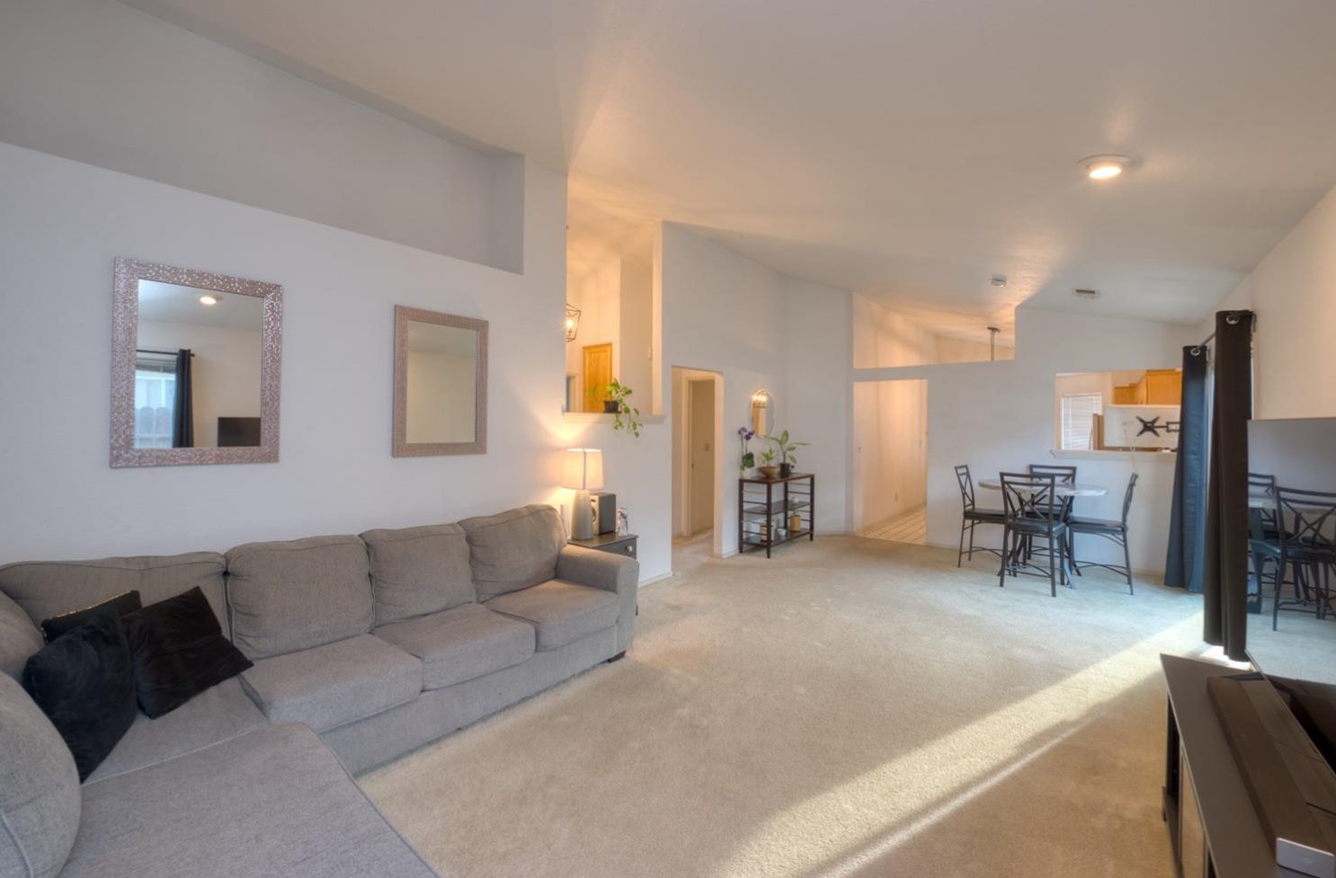 5527 Greenoaks Dr, Riverbank, CA 95367