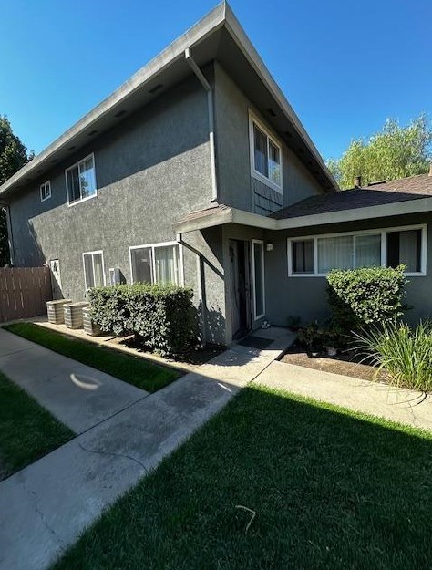2116 Chrysler Dr, Modesto, CA 95350