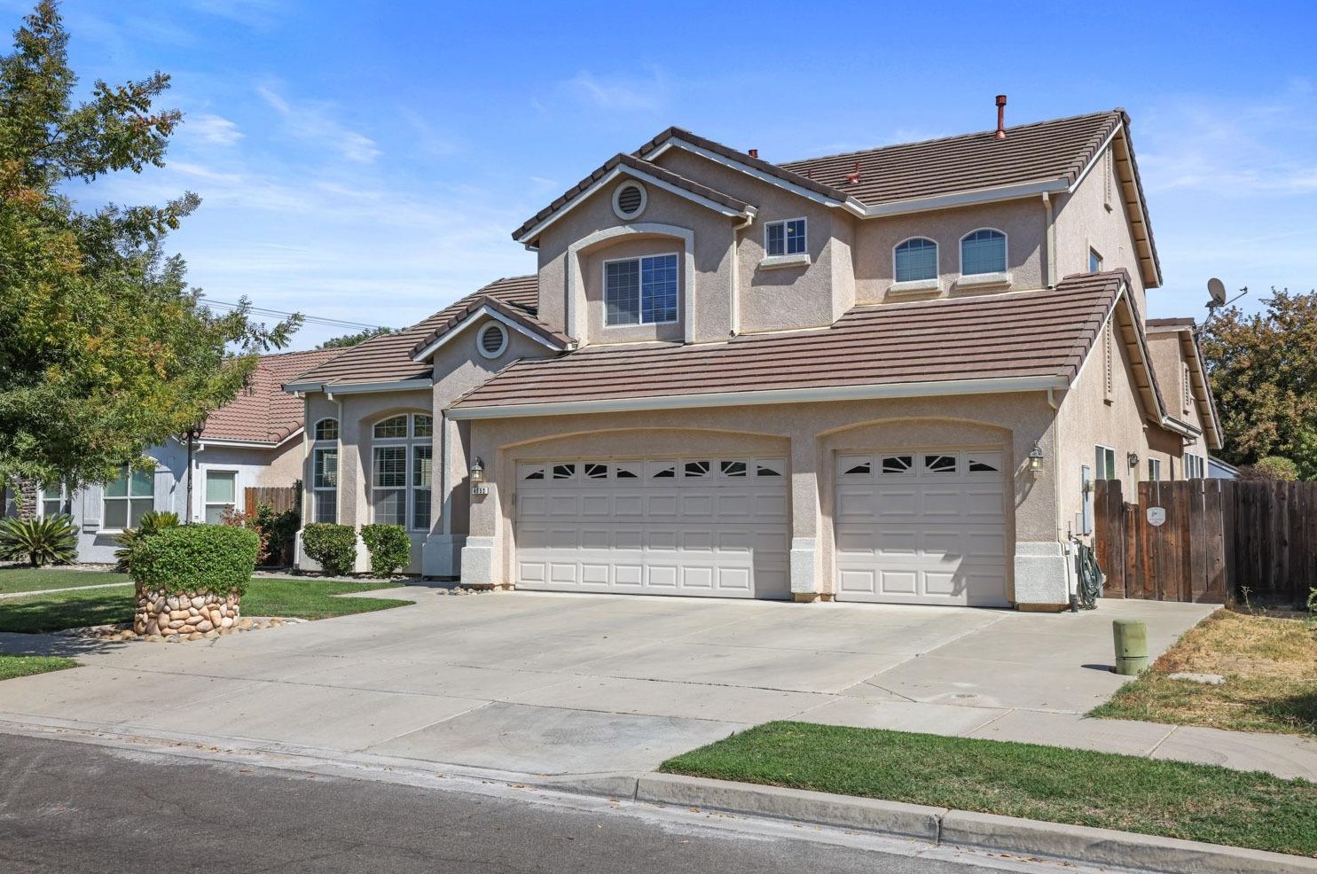 4552 Sugar Oak Dr, Turlock, CA 95382