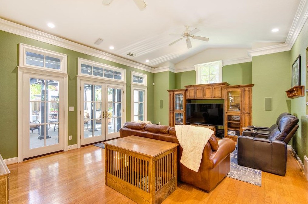 220 Singer Ln, Folsom CA  95630-5277 exterior
