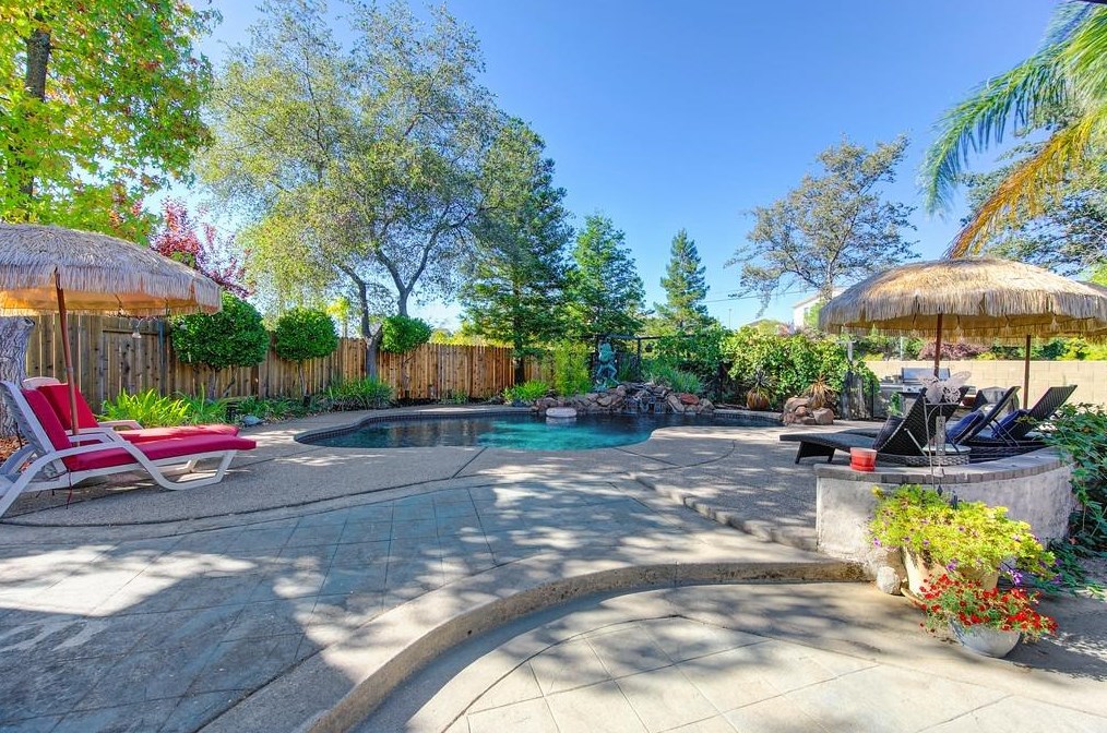 220 Singer Ln, Folsom CA  95630-5277 exterior