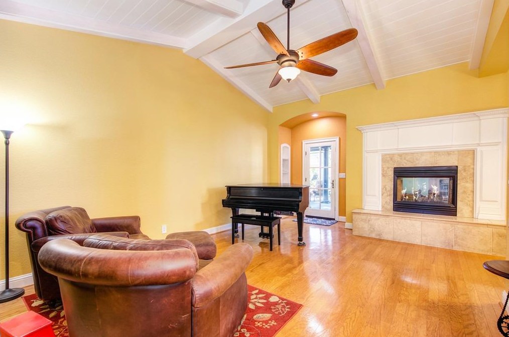 220 Singer Ln, Folsom CA  95630-5277 exterior