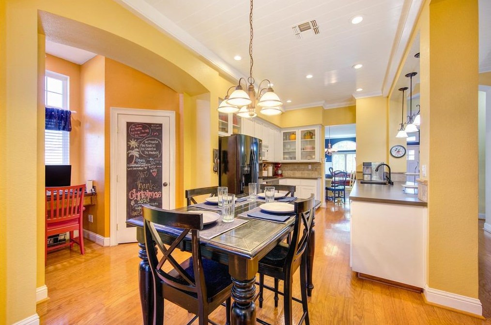 220 Singer Ln, Folsom CA  95630-5277 exterior