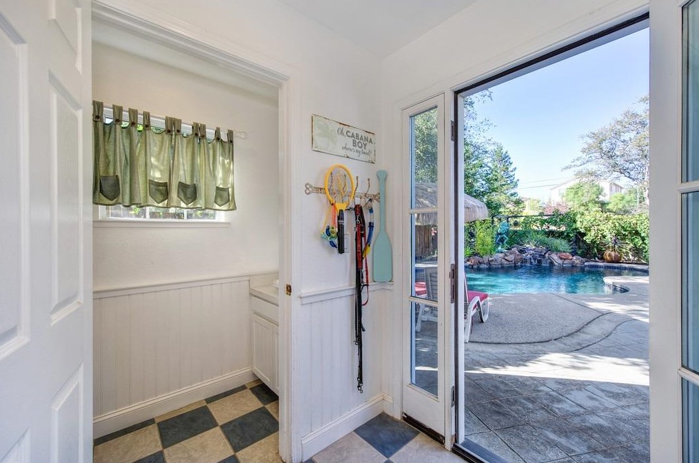 220 Singer Ln, Folsom CA  95630-5277 exterior