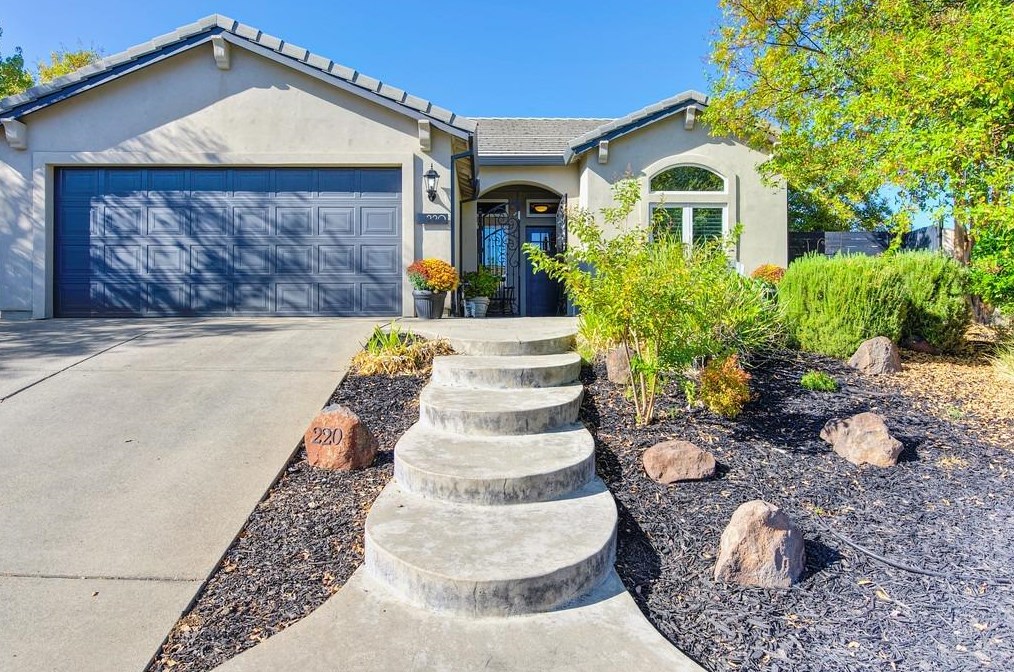 220 Singer Ln, Folsom, CA 95630-5293