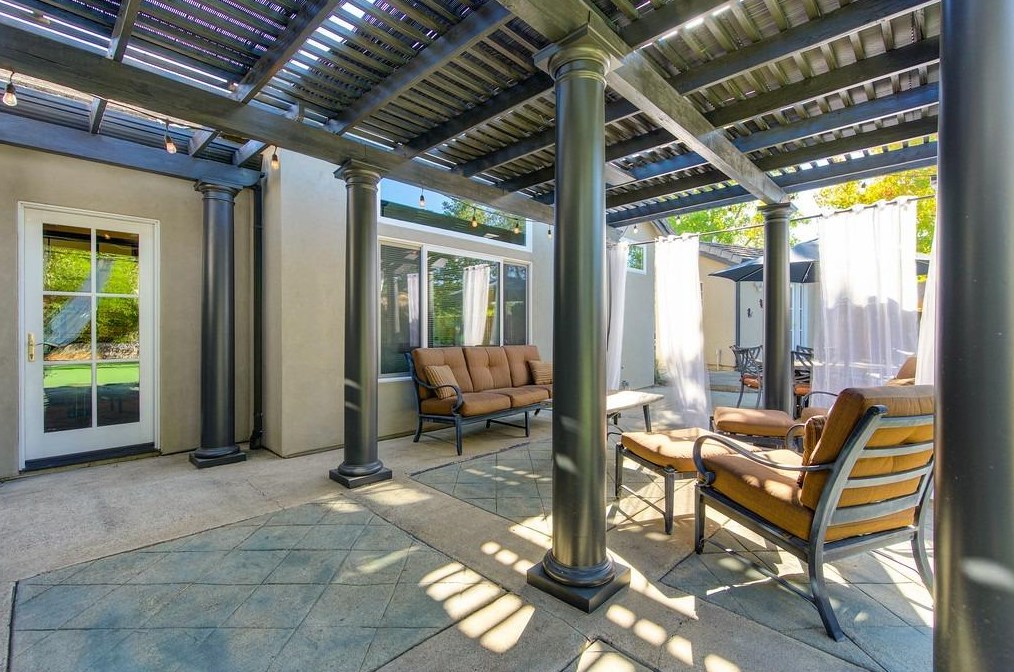 220 Singer Ln, Folsom CA  95630-5277 exterior