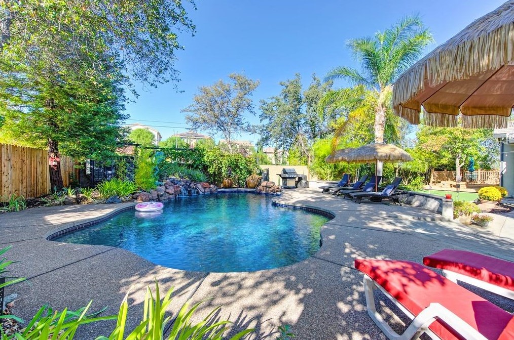 220 Singer Ln, Folsom CA  95630-5277 exterior