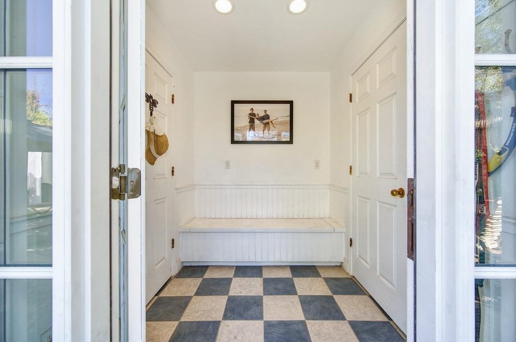 220 Singer Ln, Folsom CA  95630-5277 exterior