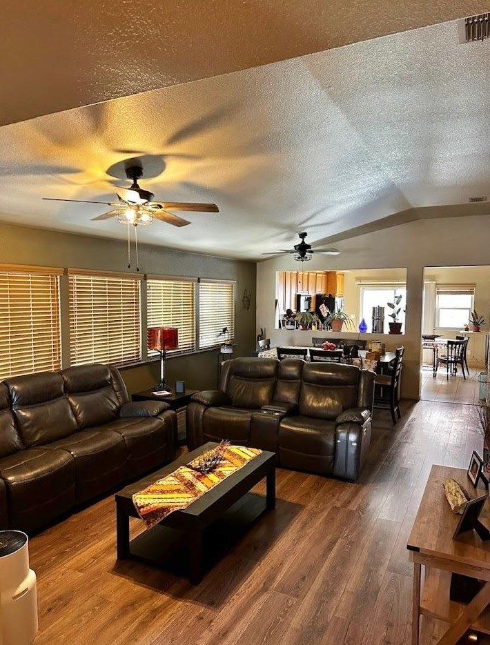 2418 Heartland Dr, Riverbank, CA 95367