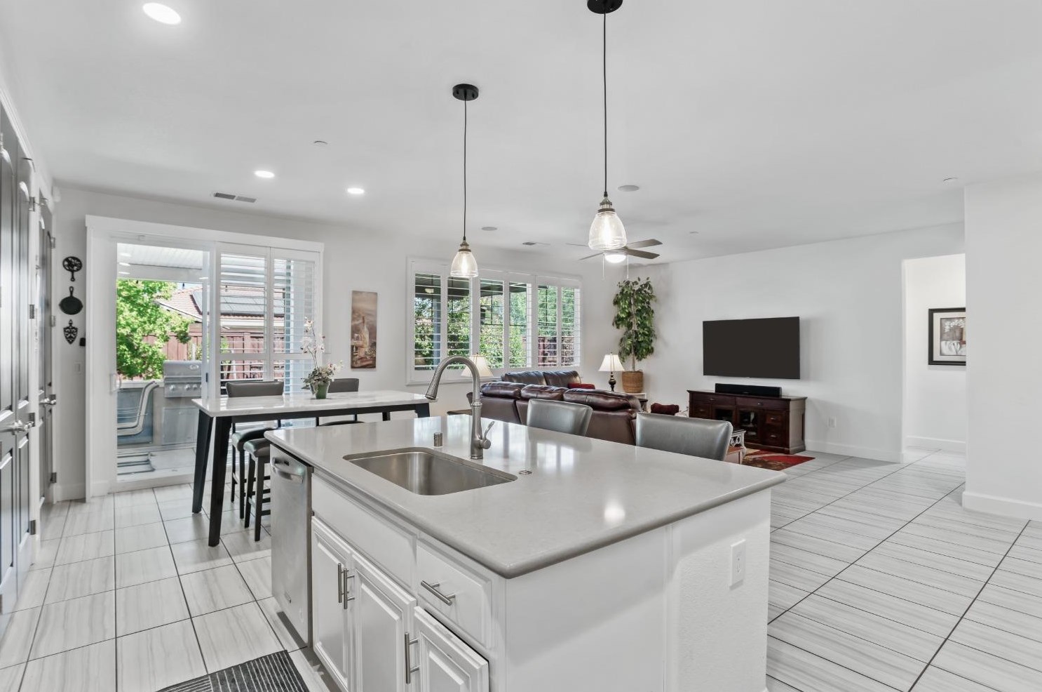 951 Kennedy Dr, Winters, CA 95694