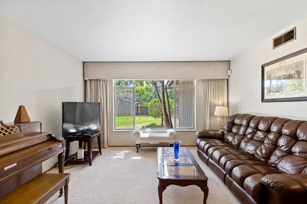 3004 Stanton Cir, Carmichael, CA 95608