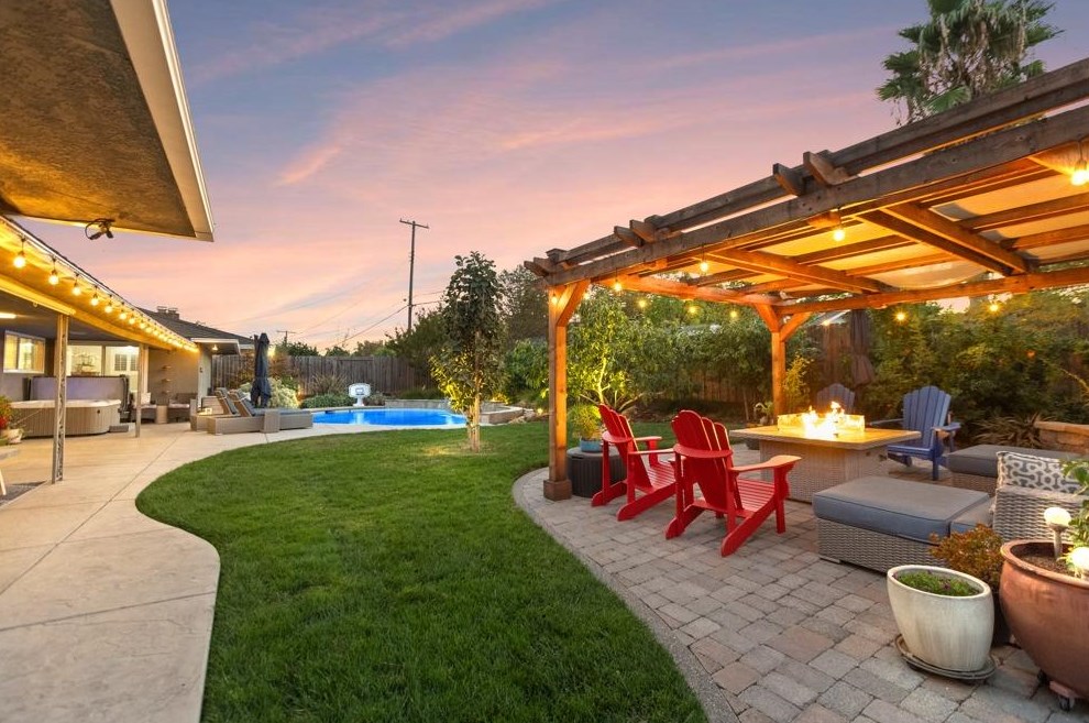 6242 Fordham Way, Sacramento, CA 95831-1818
