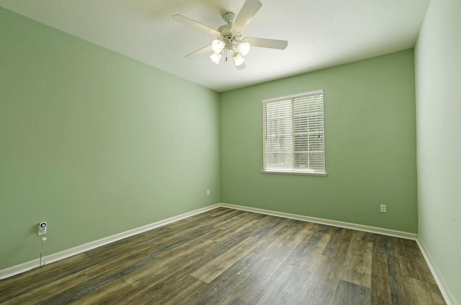 221 Aruba Cir, Sacramento CA  95823-5985 exterior