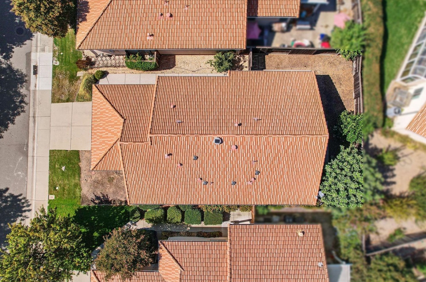 221 Aruba Cir, Sacramento CA  95823-5985 exterior