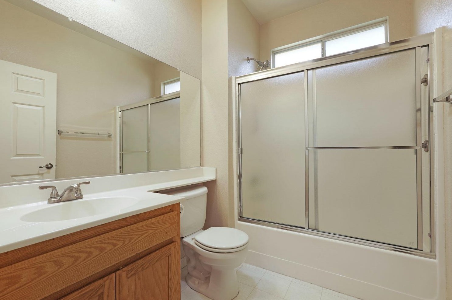 221 Aruba Cir, Sacramento CA  95823-5985 exterior