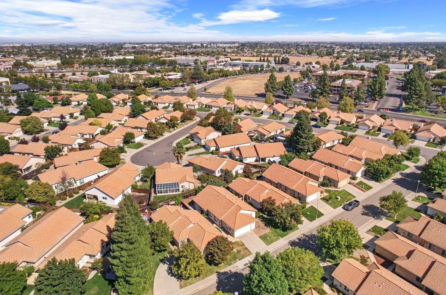 221 Aruba Cir, Sacramento CA  95823-5985 exterior