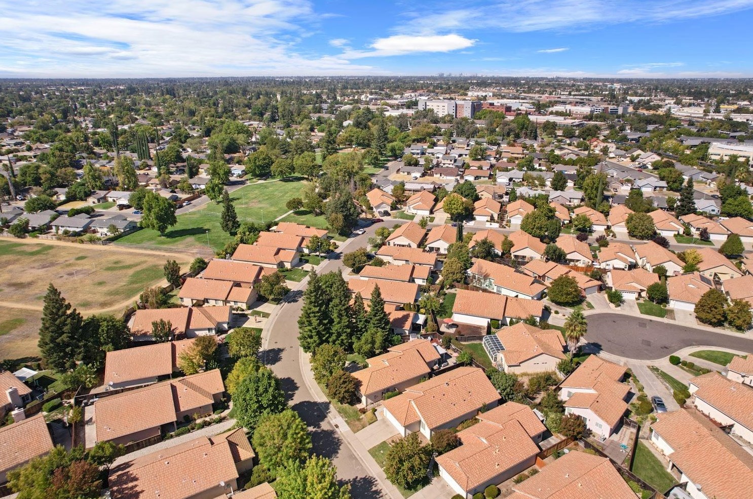 221 Aruba Cir, Sacramento CA  95823-5985 exterior