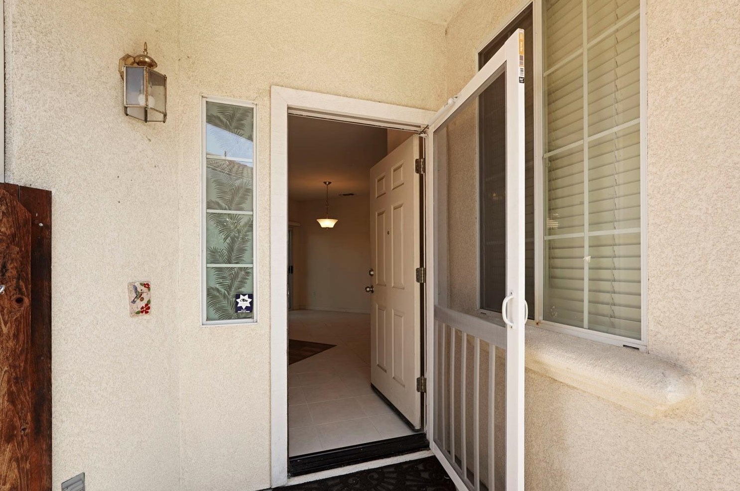 221 Aruba Cir, Sacramento CA  95823-5985 exterior