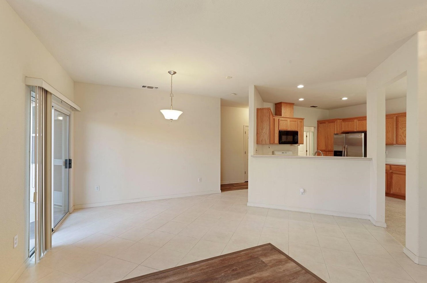 221 Aruba Cir, Sacramento CA  95823-5985 exterior