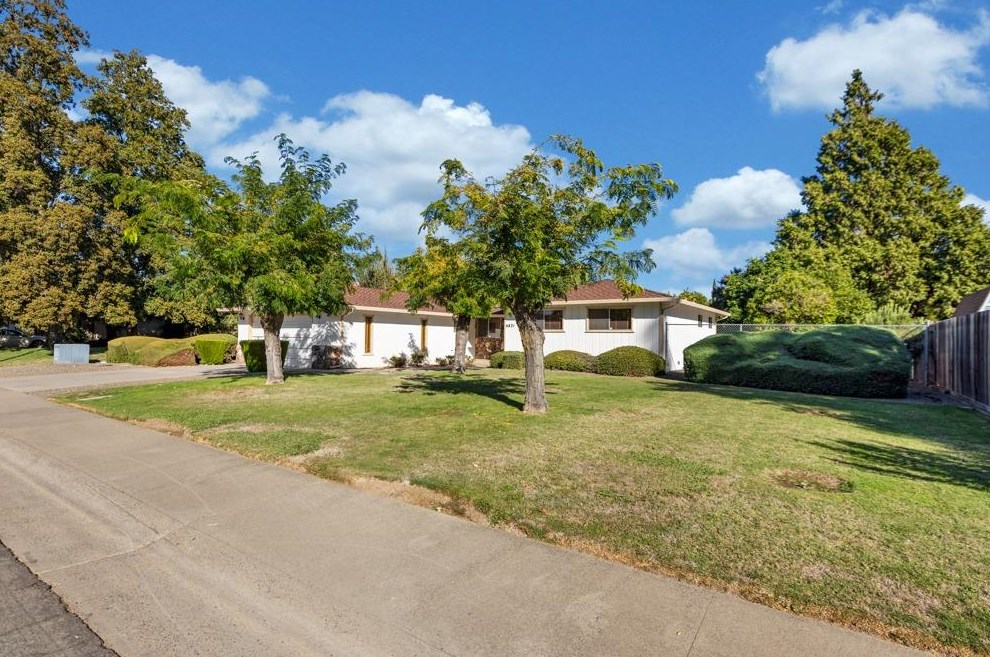 6821 Arabella Way, Sacramento, CA 95831-2306