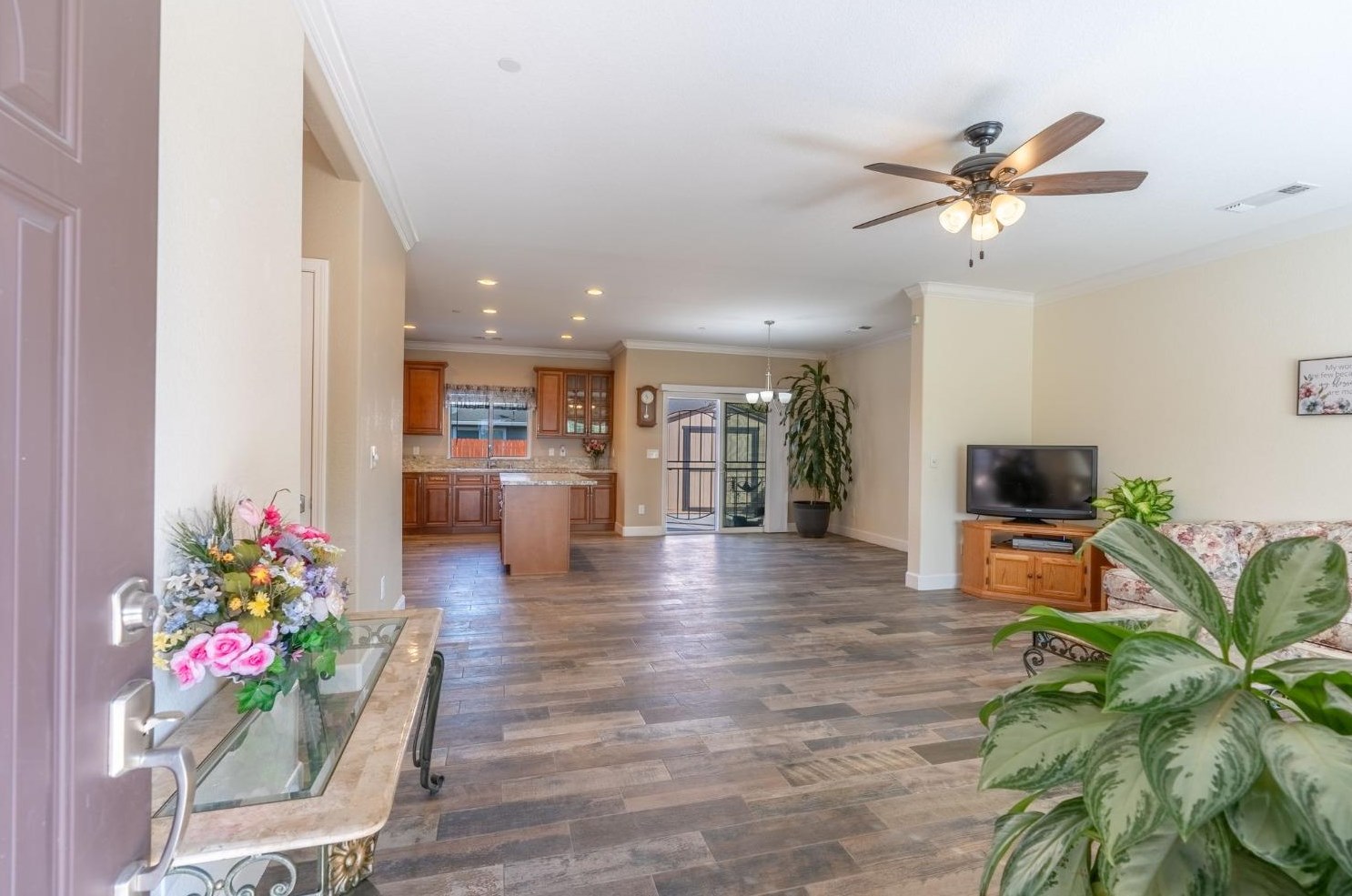 225 Edison St, Manteca, CA 95336-3702