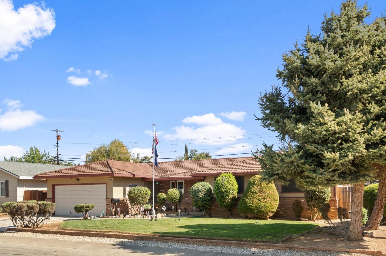 9541 Sara St, Elk Grove, CA 95624