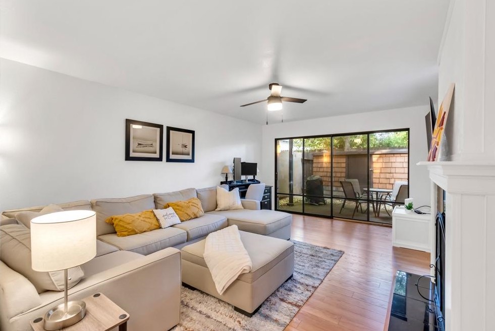 2237 Woodside Ln, Sacramento, CA 95825-7409