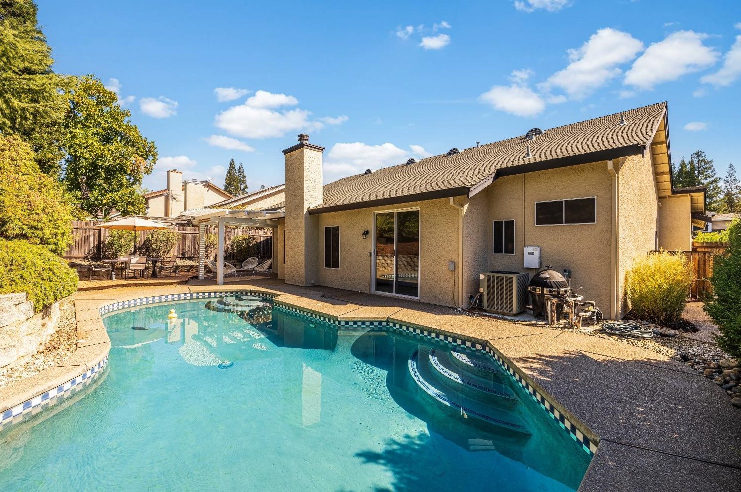 212 Keller Cir, Folsom, CA 95630-7623