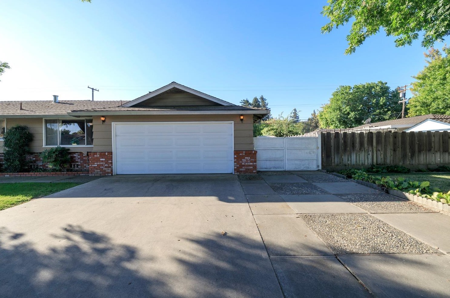 1016 Wellington Dr, Modesto, CA 95350