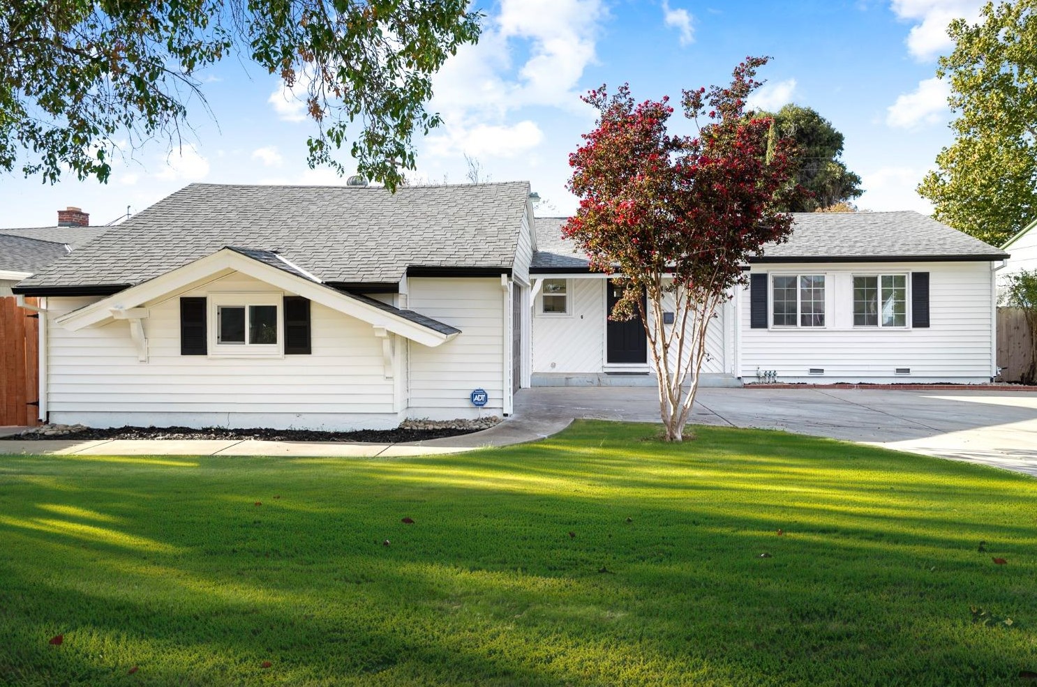 4847 J Pkwy, Sacramento, CA 95823-3417