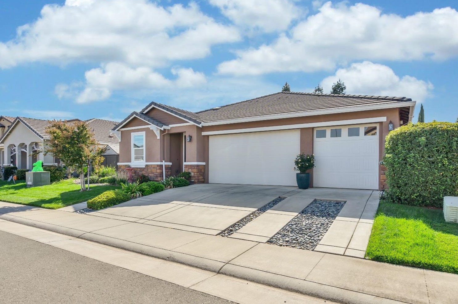 9640 Ronaldo Falls Way, Elk Grove, CA 95624