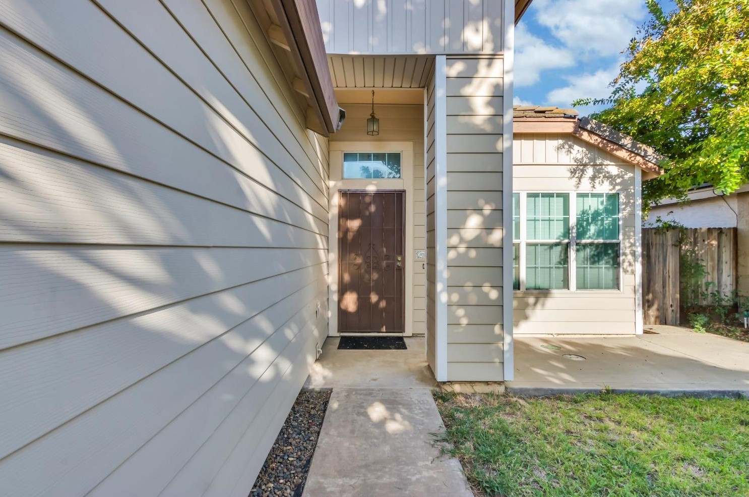 8583 Black Kite Dr, Elk Grove, CA 95624