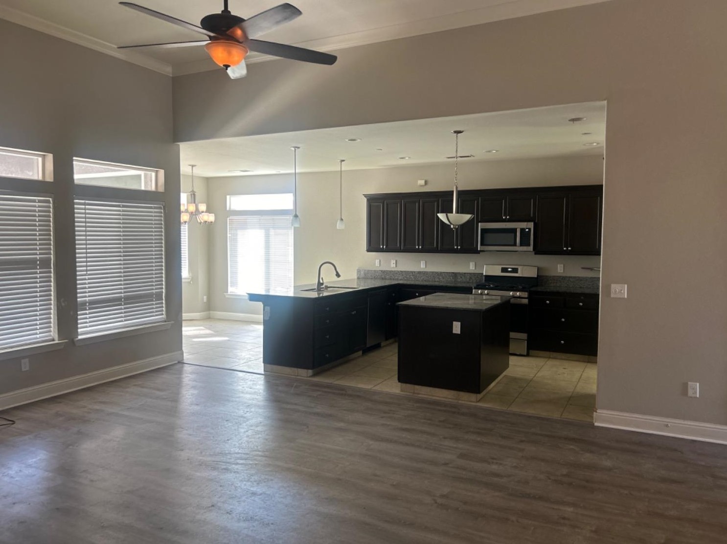 565 Rockport Dr, Los Banos, CA 93635