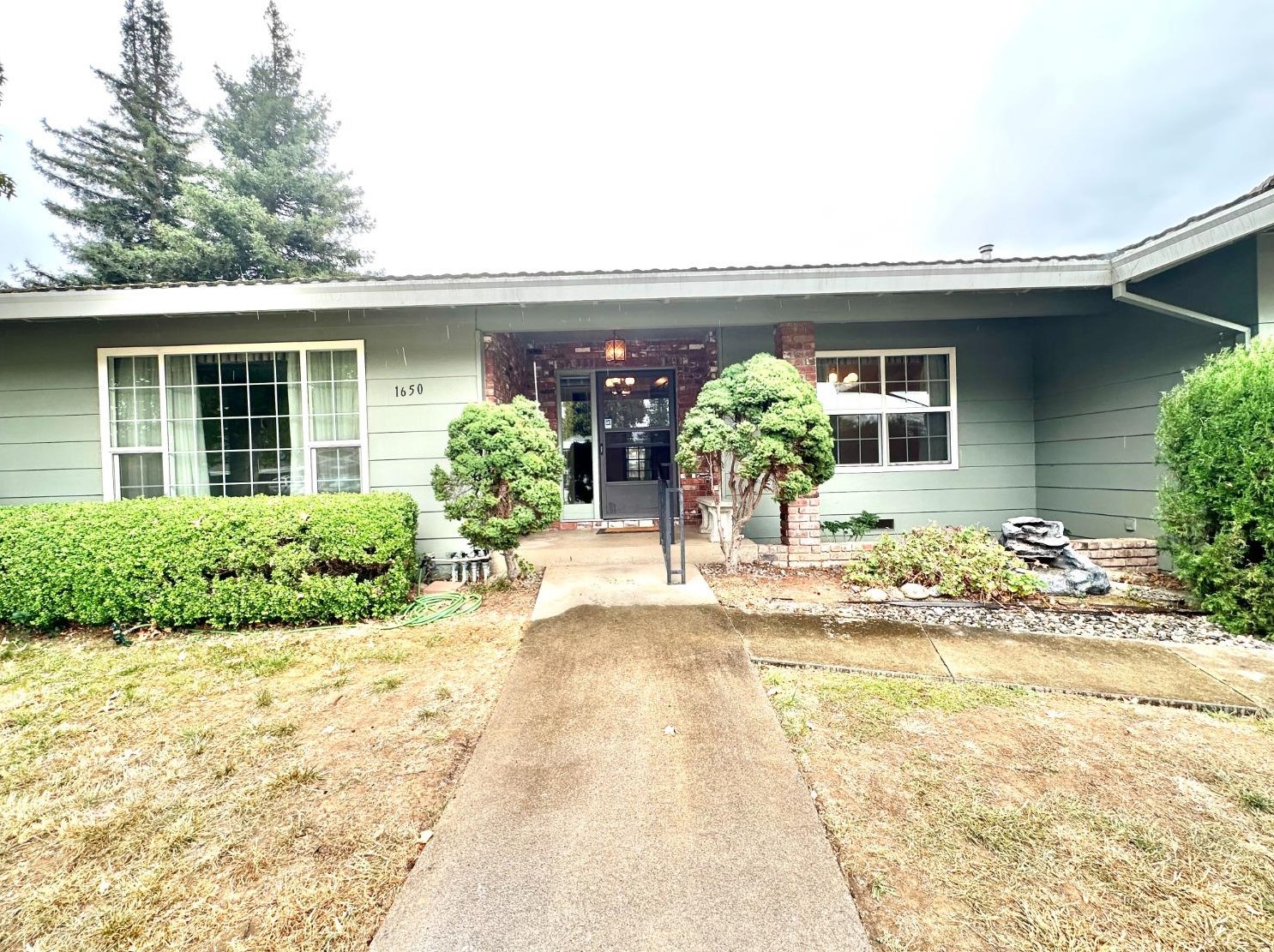 1650 W Sharon Dr, Yuba City, CA 95993