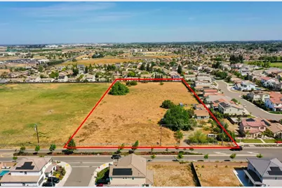 1957 W Woodward Avenue, Manteca, CA 95337 - Photo 2