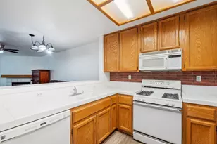 7340 Hamden Pl, Sacramento, CA 95842 - Photo 10