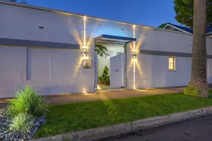 2101 28th St, Sacramento, CA 95818 - Photo 2