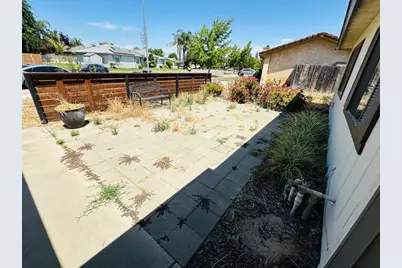 4531 W Malibu Avenue, Fresno, CA 93722 - Photo 2