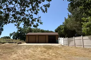 7551 Van Pooka Ct, Somerset, CA 95684 - Photo 10
